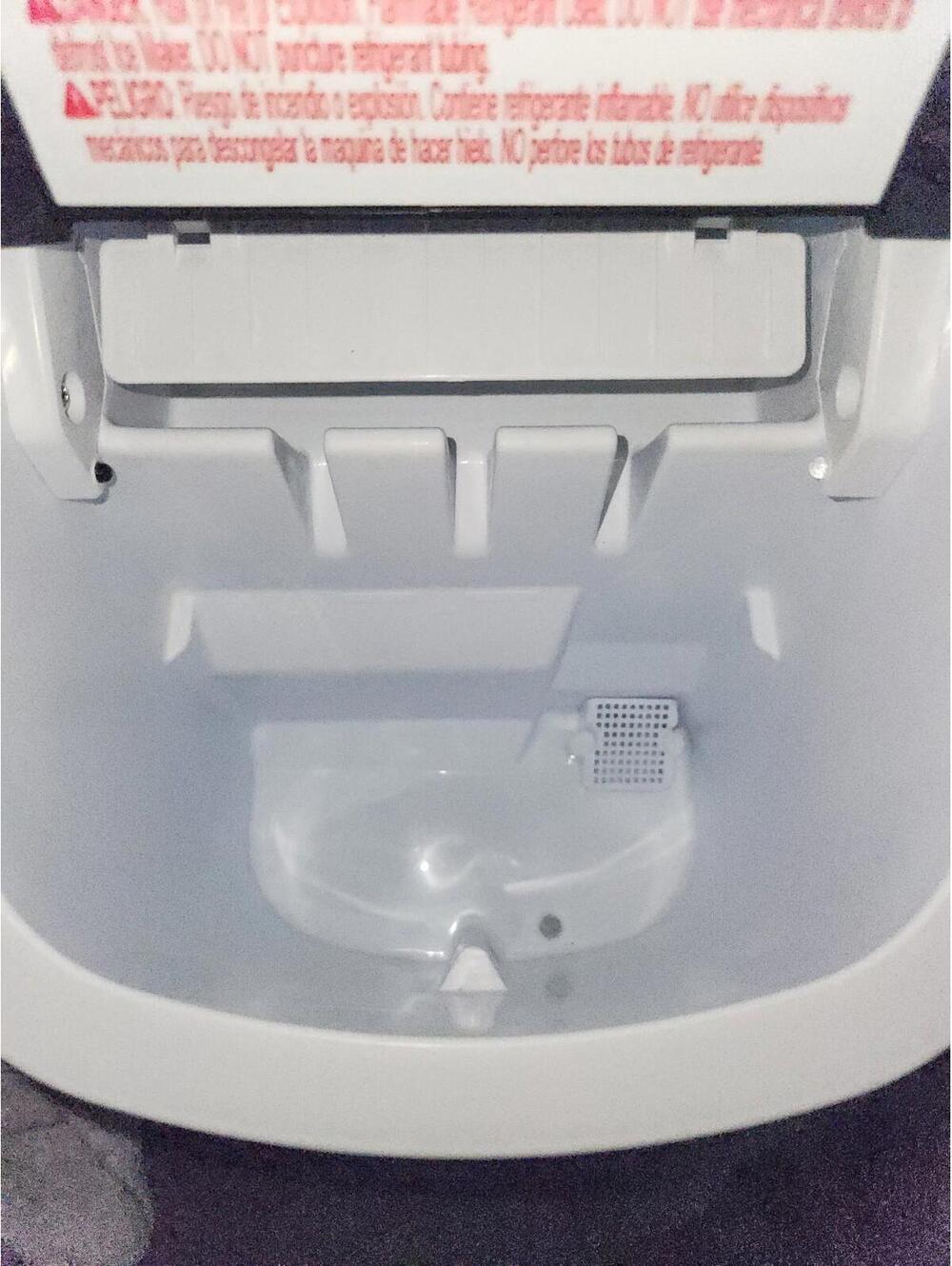 Magic Chef MCIM22B 17 lbs Countertop Ice Maker - Picture 2 of 11